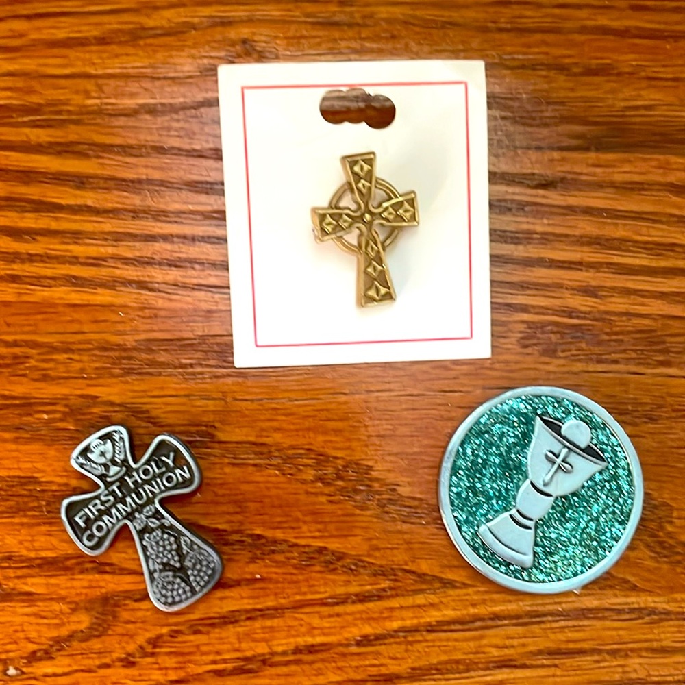 ☘️ $12bundle First Holy Communion set- lapel pin, pocket cross, prayer coin